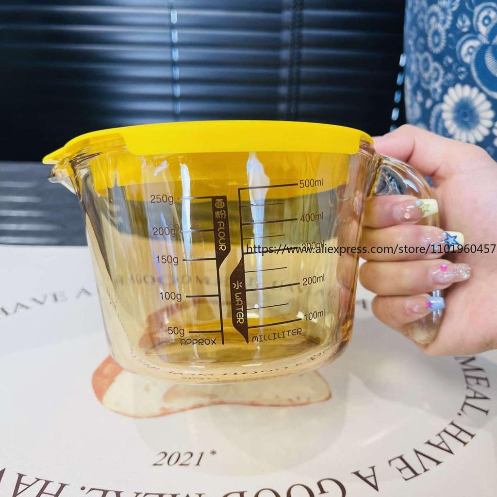 Бытовой толстостенный янтарный мерный стакан, высокотемпературное стекло