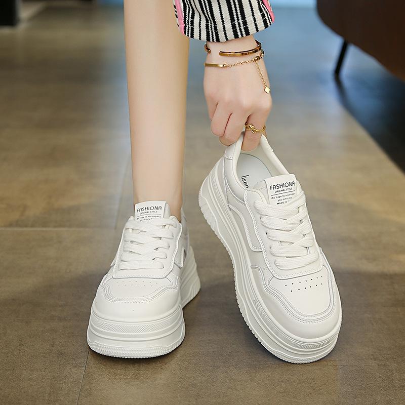Осенние маленькие белые туфли, женские новые модели, популярная обувь сегодня, универсальные спортивные и повседневные кеды на толстой подошве с увеличением роста