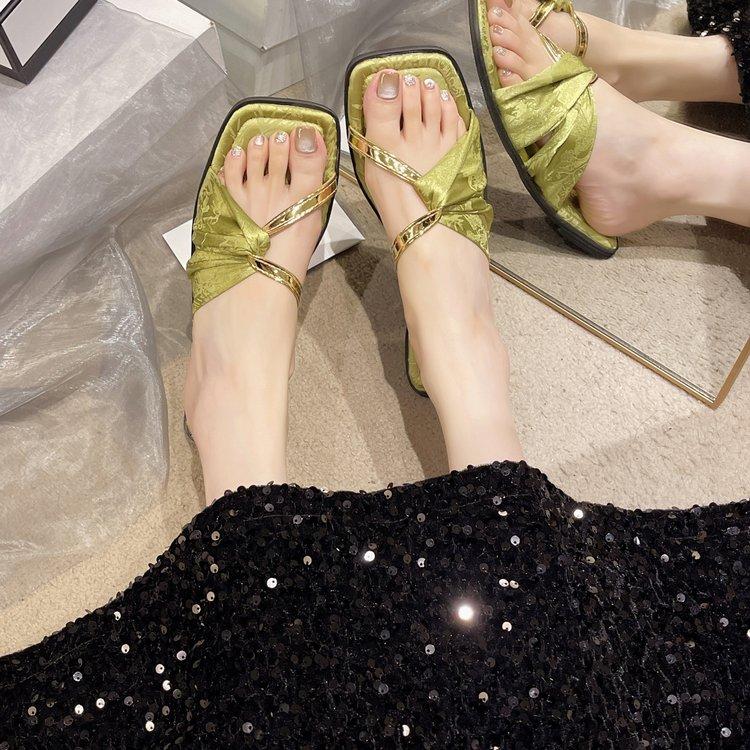 Модные повседневные сандалии на берегу моря, стиль для женщин 2024 года, для ношения на улице, сотня модных женских тапочек в китайском стиле с открытым носком, сандалии