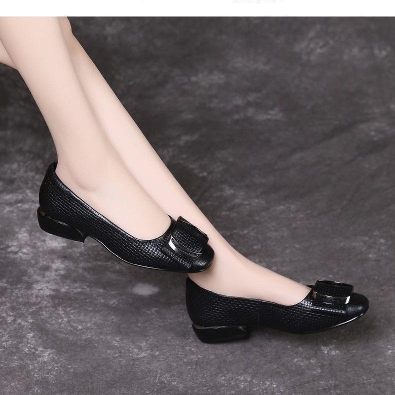 Туфли из натуральной мягкой кожи. Женские весенне-осенние нескользящие удобные кожаные туфли на мягкой подошве на толстом каблуке. Женские модные туфли с круглым носком.