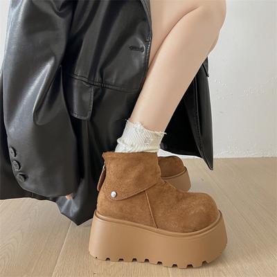 Белые ретро маленькие мартинсы на толстой подошве с увеличением высоты женские 2025 новые осенние тонкие универсальные короткие ботинки