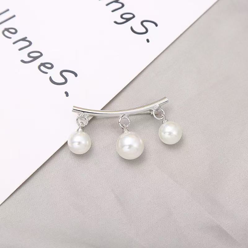 Fashion Brooch Pin for Women , Anti - Flash Collar Clip , Simple Metal Pearl Decorative Pin