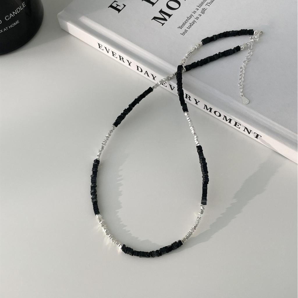 Ожерелье из стерлингового серебра 925 пробы с серебряным сердечком, женское, легкое, роскошное, нишевое, холодного черного и белого цвета, подходящая по цвету цепочка на ключицу, высококачественная цепочка на шею