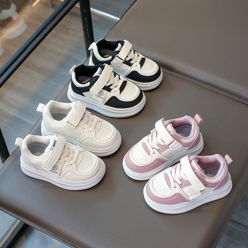 Детская обувь и спортивная обувь для девочек 2025 весна и осень новая кожаная водонепроницаемая повседневная белая обувь для мальчиков детская обувь для скейтборда