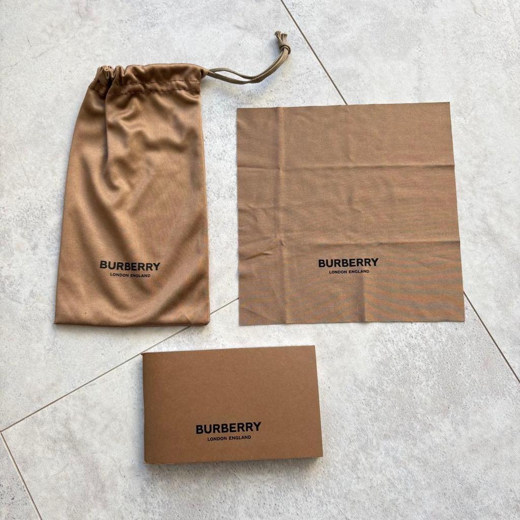 Б/У Солнцезащитные очки BURBERRY в хорошем состоянии, в комплекте с аксессуарами и коробкой