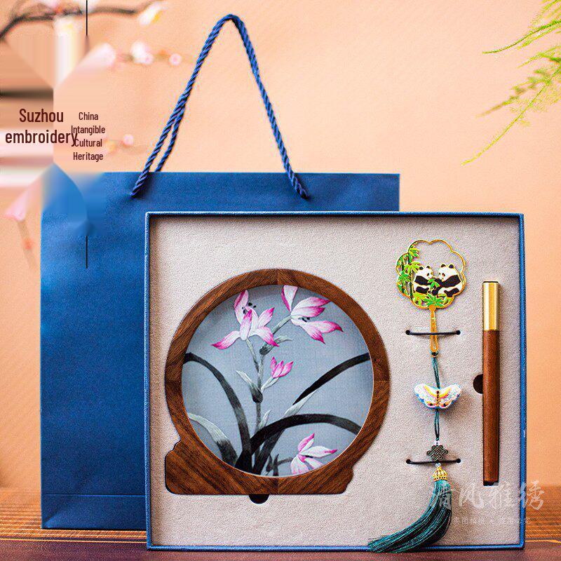 Китайский сувенир: Фигурка панды вышивка Сучжоу Подарок