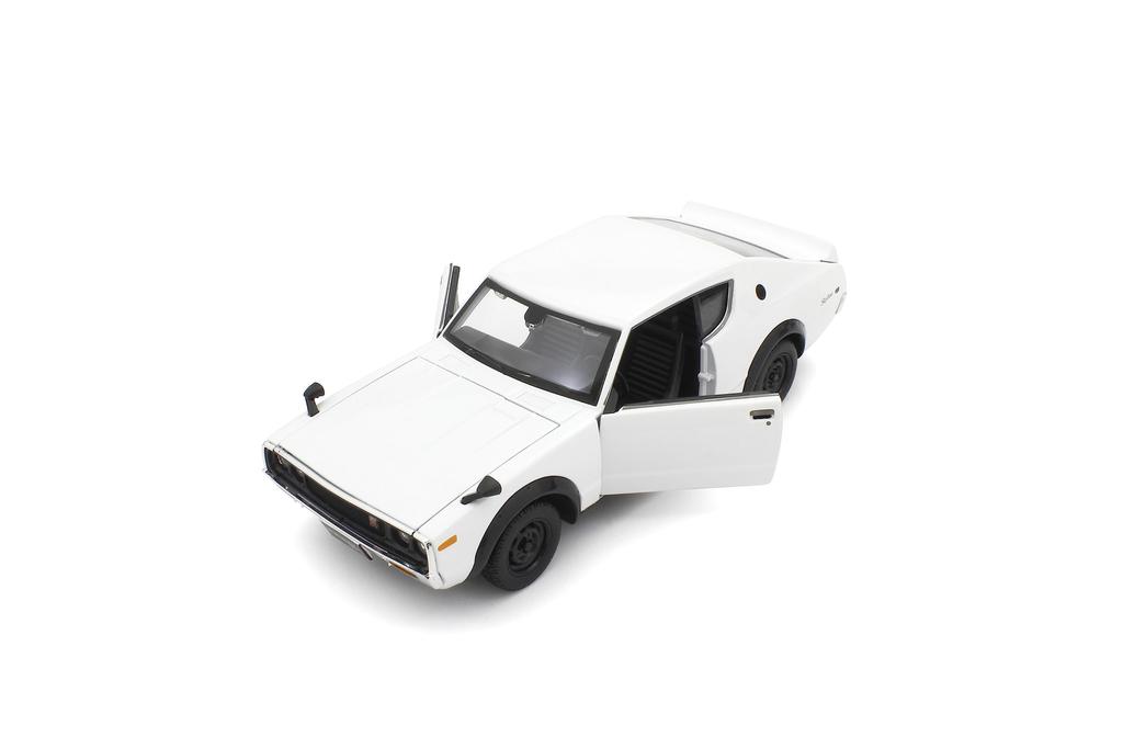 Kyosyo Maisto Nissan Skyline 1973 Белый Готовый продукт 1/24 2000GT-R (KPGC110)
