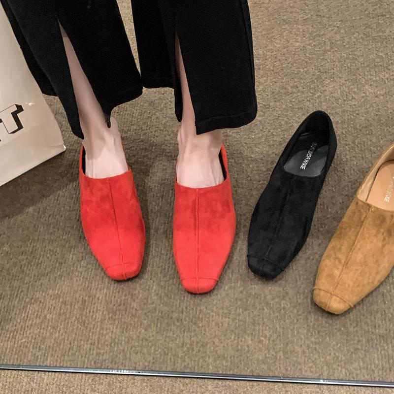 Модная женская обувь на плоской подошве 2025 Новая с острым носком, с мелким вырезом, на мягкой подошве, универсальные женские туфли