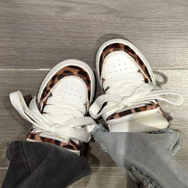 Высокоценная эстетическая серия осень и зима новые кеды женские леопардовый принт уличная мода повседневные хлебные туфли