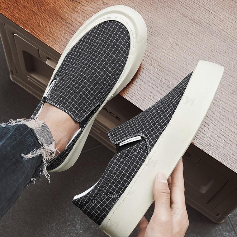 Fashion 2025 Spring New Men's Low Cut Thick Soled Canvas Shoes Slip On Fashion Trend Comfortable Lightweight Non slip Platform sneakers