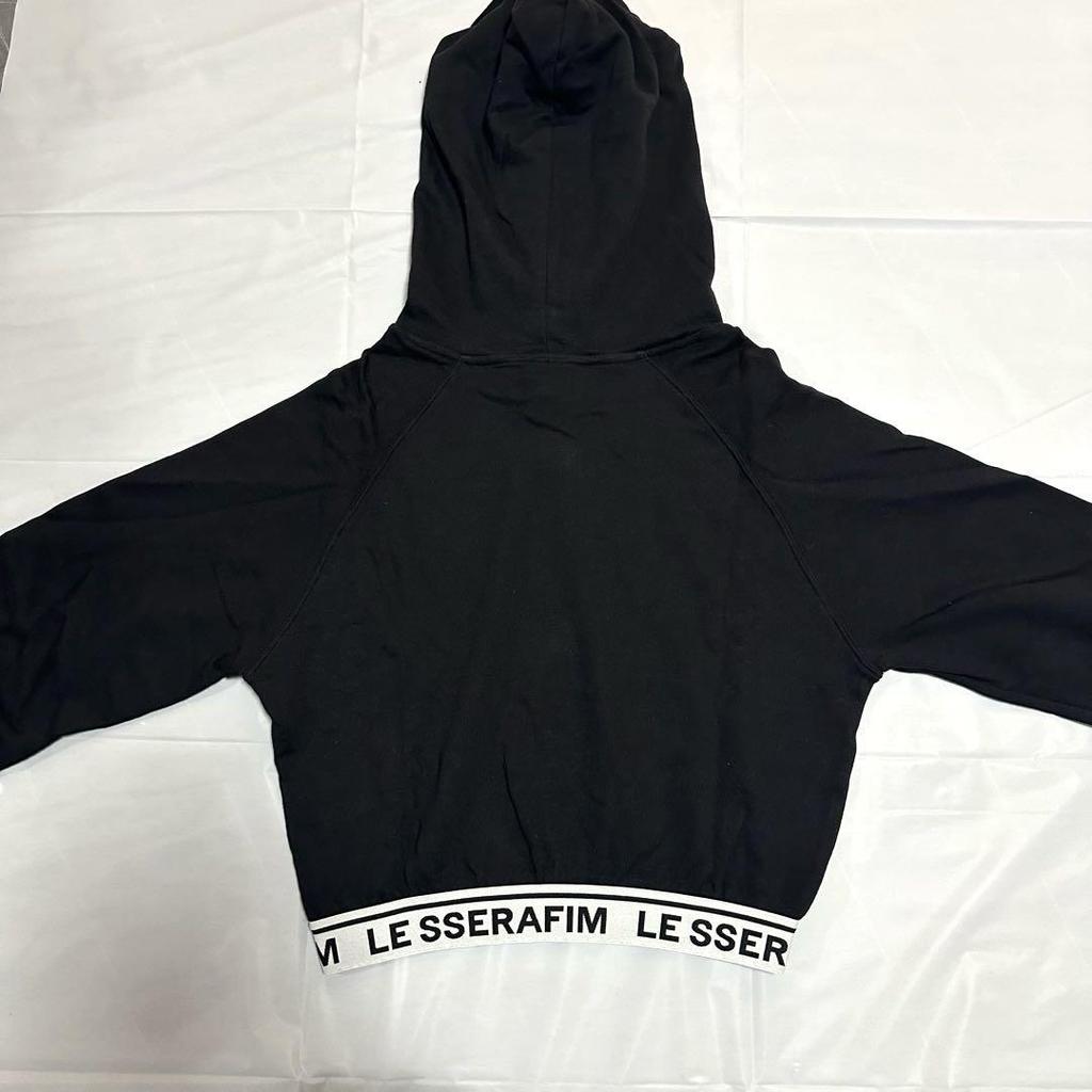 [USED] LE SSERAFIM CROP HOODIE (Black)