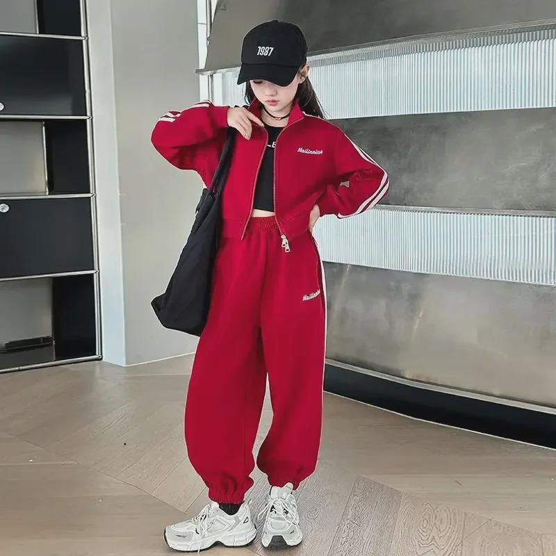 Модный комплект из двух частей: кардиган и джоггеры для девочек на весну и осень