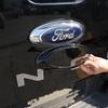 Для Ford Ranger Wildtrak 2015- ABS Углеродное волокно/Черный Декоративная накладка на заднюю дверь автомобиля Наклейка Автоаксессуары