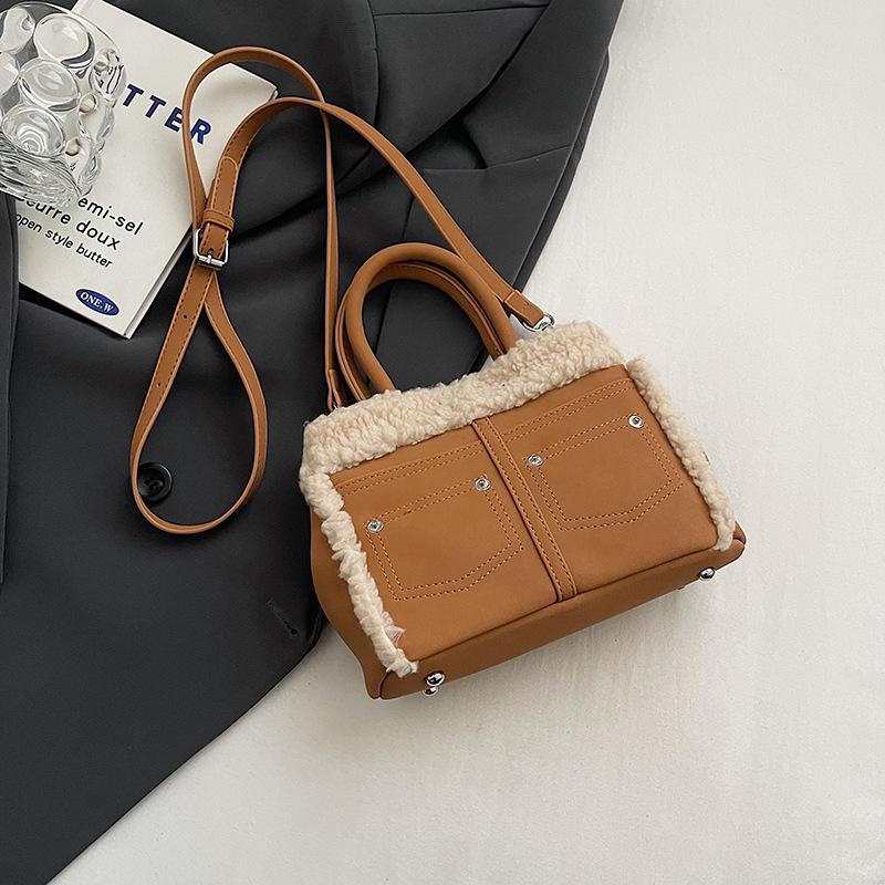 Осенне-зимняя ретро сумка-тоут из овечьей шерсти для женщин 2025 новая на плечо, сумка-мессенджер, высококачественная пушистая портативная сумка-ведро