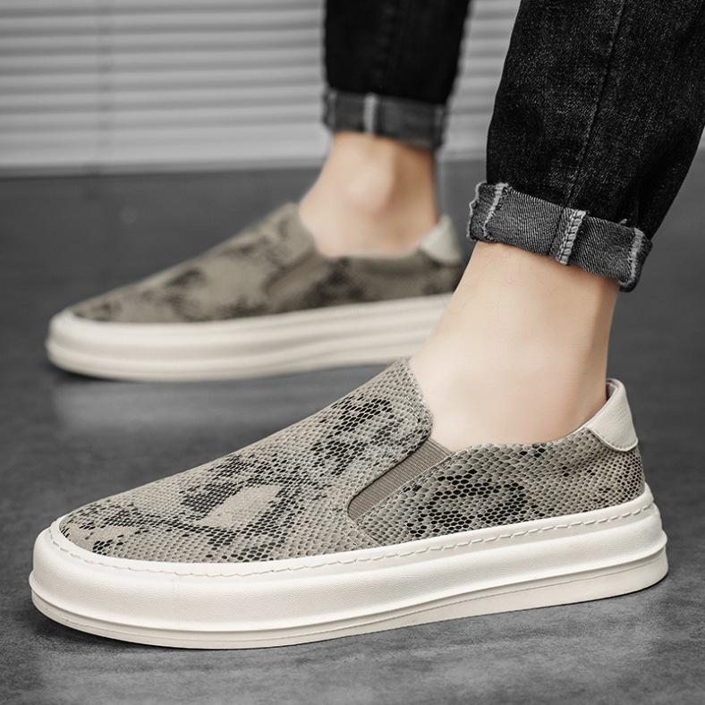 Мужская обувь европейской станции, высококлассные белые туфли, осень 2025, трендовая спортивная и повседневная мужская универсальная обувь на доске из коровьей кожи первого слоя