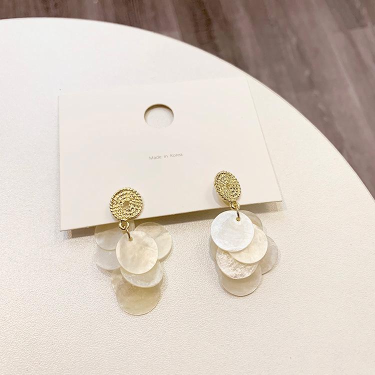Серьги-кисточки из натуральных ракушек Dongdaemun из Южной Кореи с матовым металлом, весенняя коллекция
