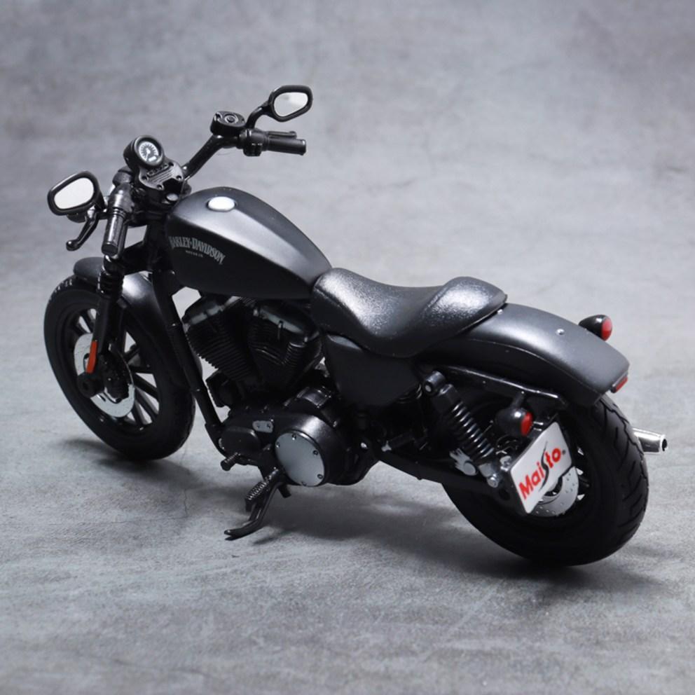 Maisto 1:12 Harley-Davidson Sportster Iron 883 Diecast Motorcycle Model (Matte Black)