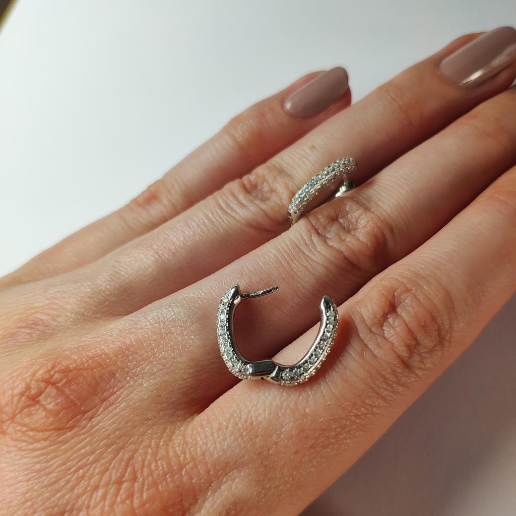 Серебряные серьги с фианитами (2130543)