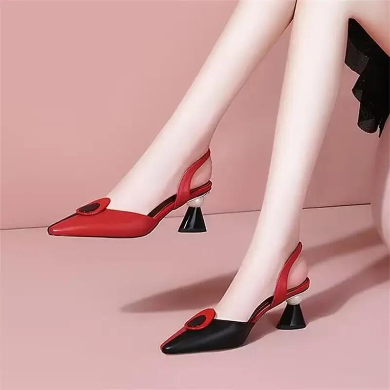Женские летние сандалии в лаконичном стиле, новый дизайн, с острым носком, на неглубоком высоком каблуке, разноцветные женские элегантные модные модельные туфли