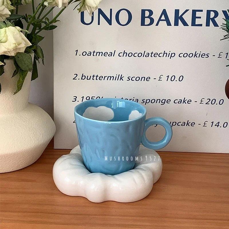Грибы Корейский Стиль Нишевая Керамика Неправильной Формы Голубое Небо Облака Керамика Милая Кофейная Чашка Блюдце Изысканная Чашка для Кофе для Послеобеденного Чая