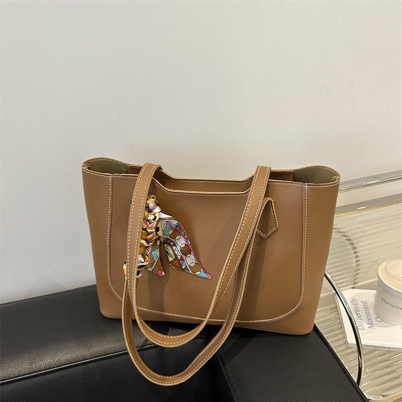 Trendy Fashionable Womens Tote Bag With Spacious Interior And Zipper Closure