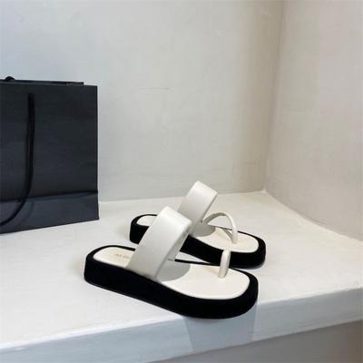 Нишевая повседневная обувь на толстой подошве для женщин 2025 года, верхняя одежда, усовершенствованные нескользящие сандалии с плоской подошвой и эффектом маффина