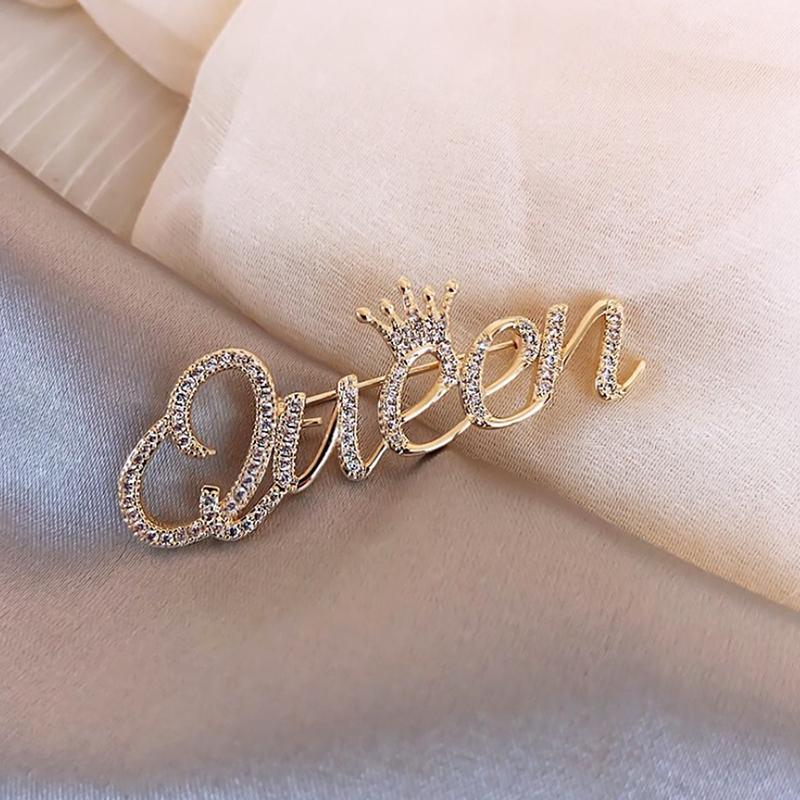 Letter Brooch Queen Temperament Suit Brooch  Gem Versatile Cardigan Pin