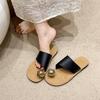 Корейская мода металлическая пряжка закрытый носок шлепанцы женские летние Нового года новые на плоской подошве удобные однословные прохладные шлепанцы