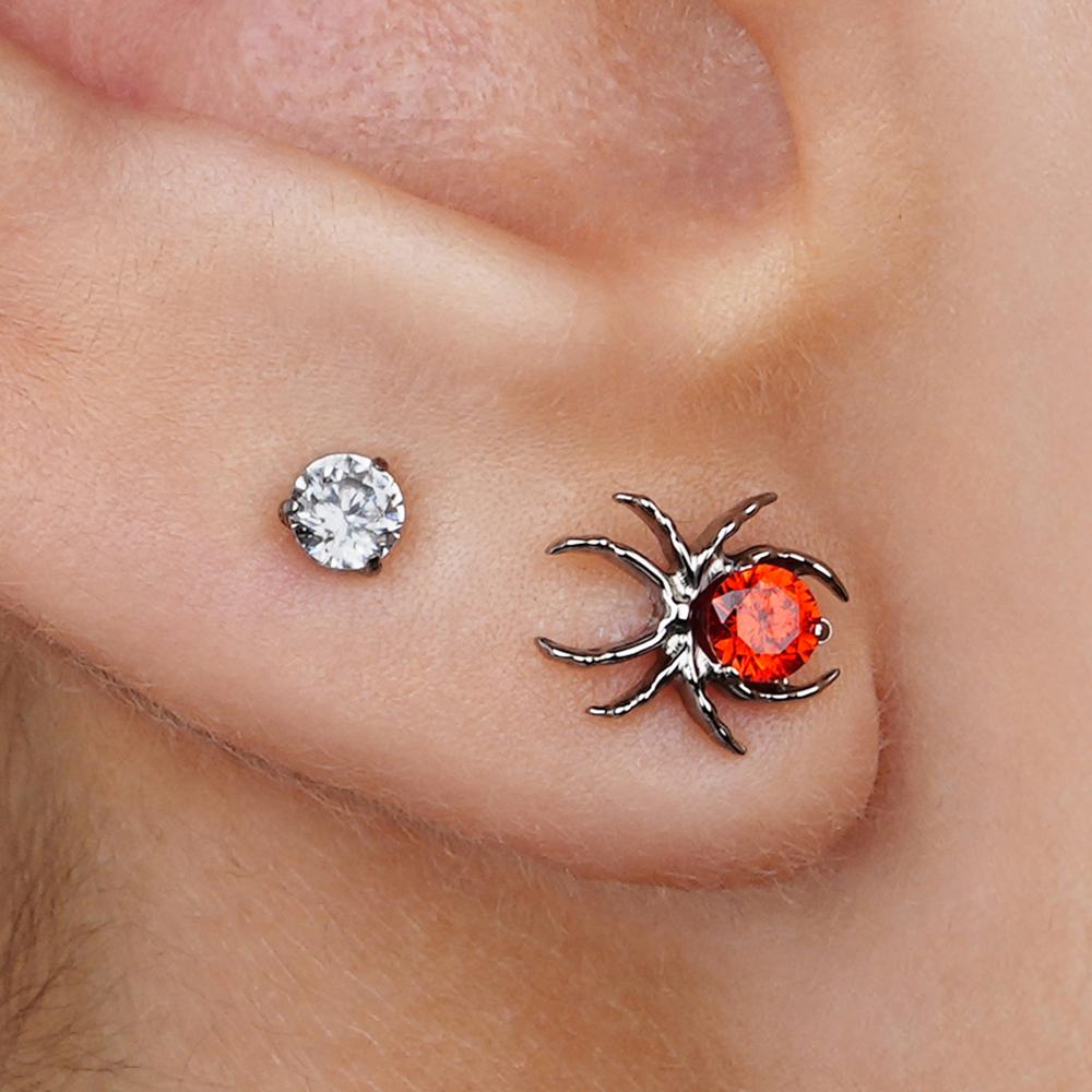 Right Grand ASTM F136 Titanium 16G CZ Spider Cartilage Earring Animal Spider Helix Tragus Lobe Stud Halloween Piercing Jewelry