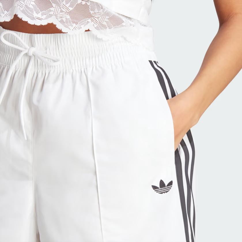 adidas Женские повседневные шорты с кружевной отделкой и 3 полосками, белые IL2420