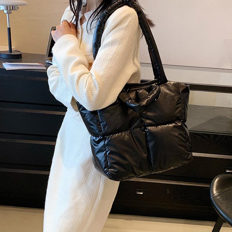 Женская сумка премиум-класса с текстурой, новая коллекция 2025 года, модная сумка-шоппер большой вместимости на плечо для осенне-зимнего сезона, стеганая сумка-тоут для поездок на работу