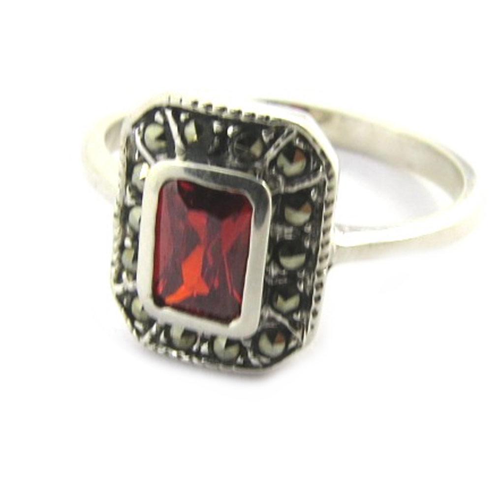 Серебряное кольцо "Сисси" красное