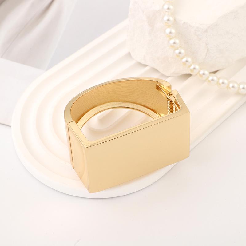 Модный минималистичный геометрический панк-браслет: Смелый, глянцевый прямоугольный дизайн