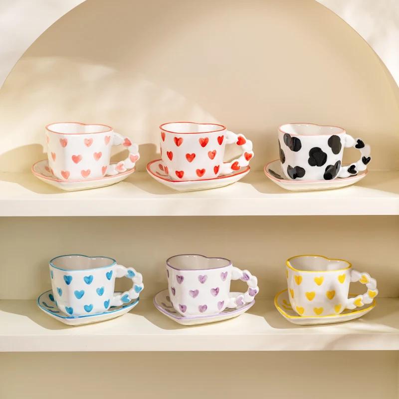 Милая кофейная чашка в форме сердца с блюдцем в стиле Ins, расписанная вручную, керамическая кружка Love, праздничные подарки, чашка для послеобеденного чая, чашки для завтрака