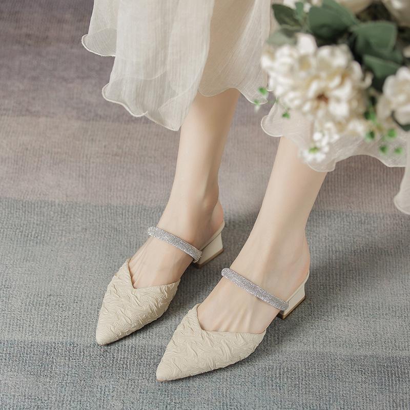 Новые остроконечные женские сандалии Baotou на низком каблуке с плоской подошвой, юбками, одинарными туфлями и удобной женской обувью.