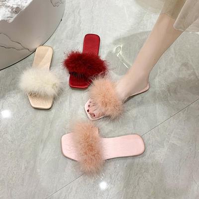 «Комплект из перьевых тапочек и свадебного платья для подружек невесты весна/лето 2025 г. — красный атлас»