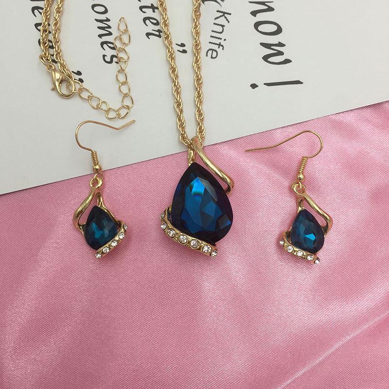 Комплект из колье и серег для невесты в европейско-американском стиле с кристаллами и цирконами в форме сердца