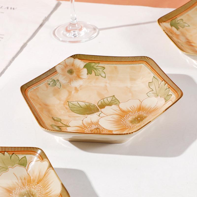 Керамический набор столовой посуды «Европейский жасмин» с ромбовидным узором - Включает маленькие тарелки, тарелки для фруктов и обеденные тарелки.