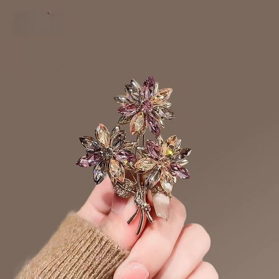 Sunward Growth Sunflower Brooch: Elegant Women's Corsage Pin for College Entrance Suits