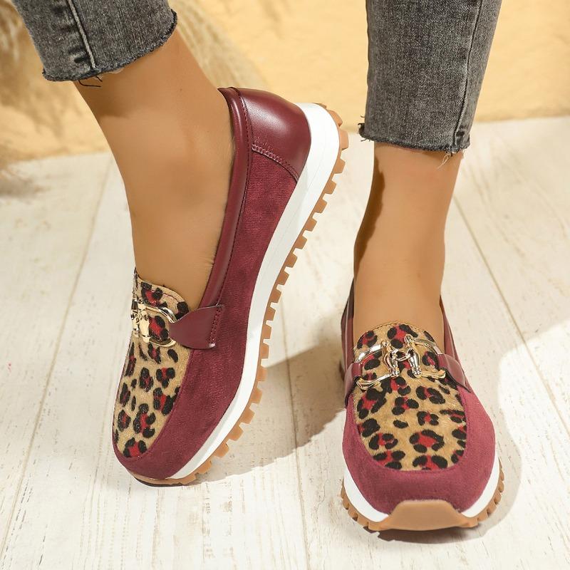 Модная осенняя новая обувь на плоской подошве для девочек, с круглым носком, глубоким вырезом, цветной металлической пряжкой, мягкой подошвой, противоскользящая, износостойкая, с низким верхом