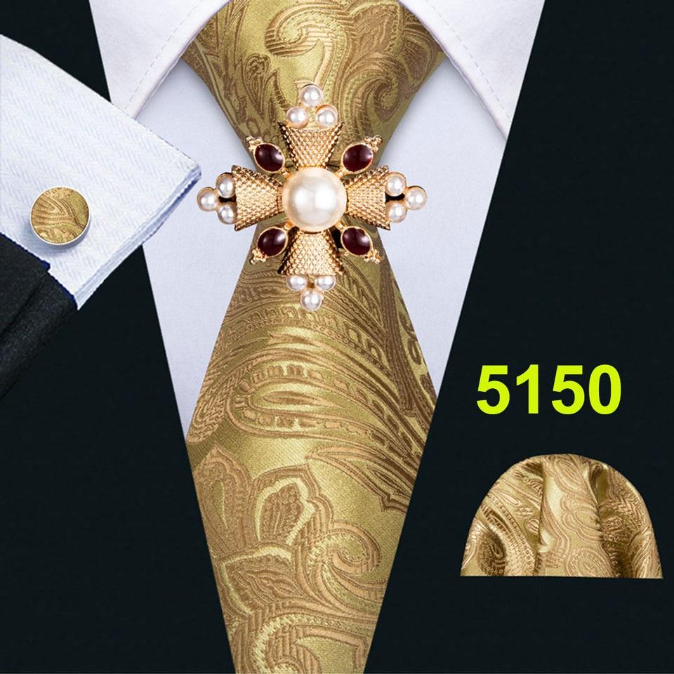 Комплект для мужчин: галстук, брошь и карманный платок