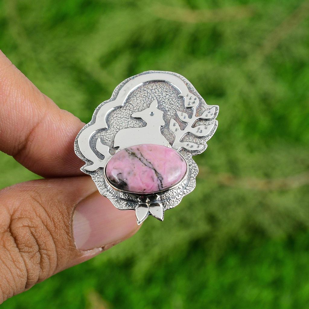 Кольцо-солитер из стерлингового серебра с овальным родонитом в безеле и перламутром