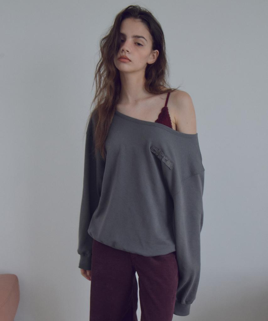 CITTA Off-Shoulder Applique Sweatshirt_Ctt3042(Charcoal)