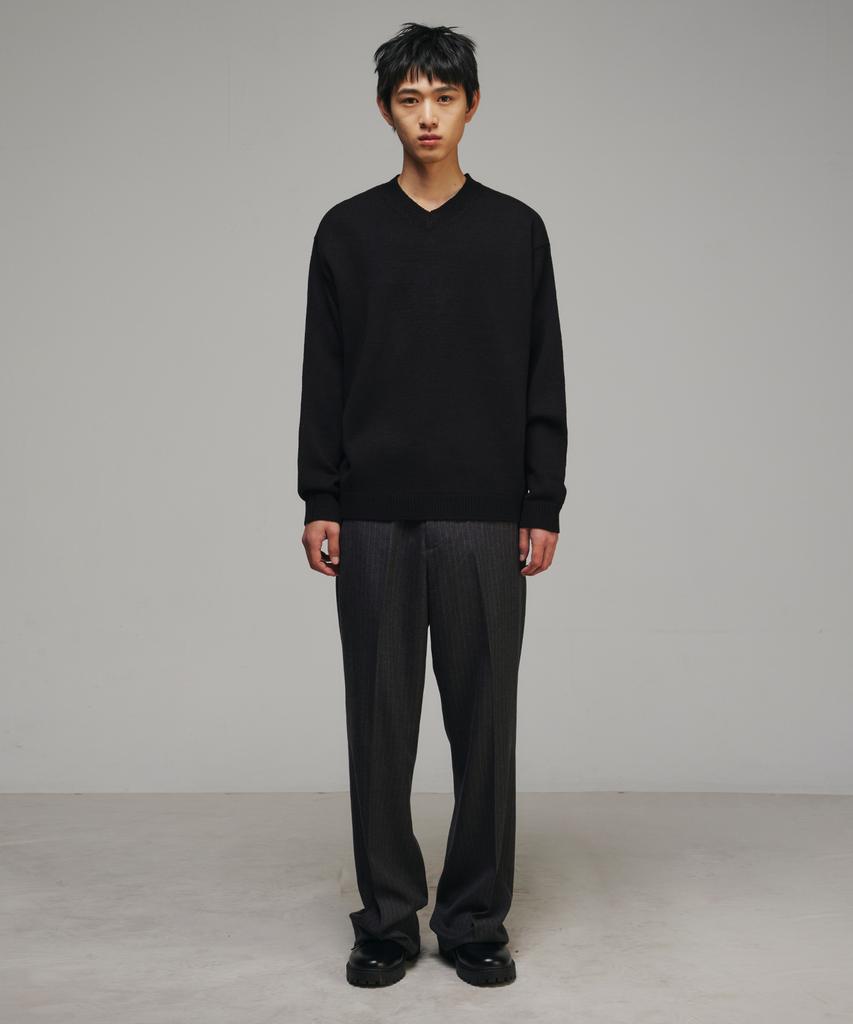 SIGNATURE V-Neck Relaxed Knit [Black]