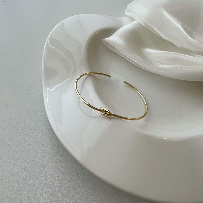 Европейский и американский модный браслет в форме восьмерки — простой, современный дизайн