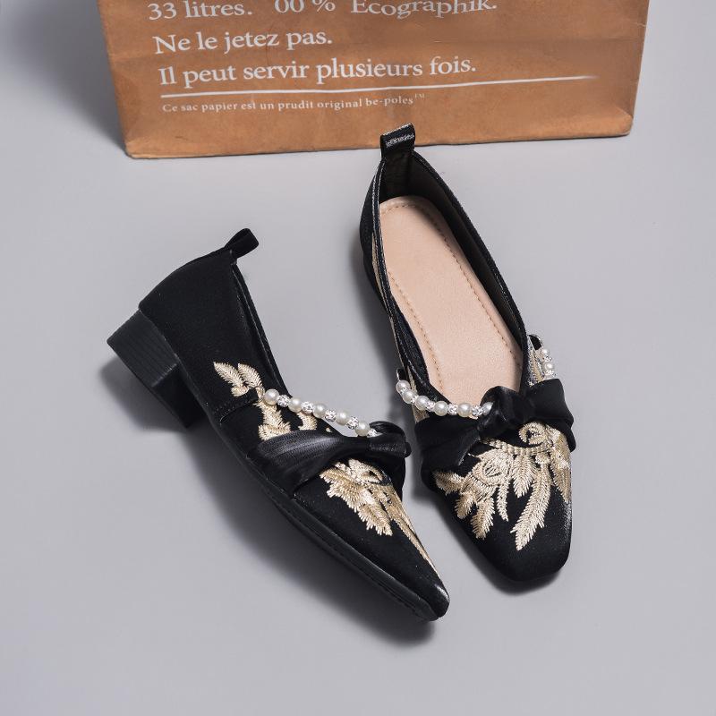 Свадебная обувь стиль новый китайский квадратный носок толстый каблук ретро одинарная обувь 2025 новая обувь ципао вышитая шапочка ladyshoes женская