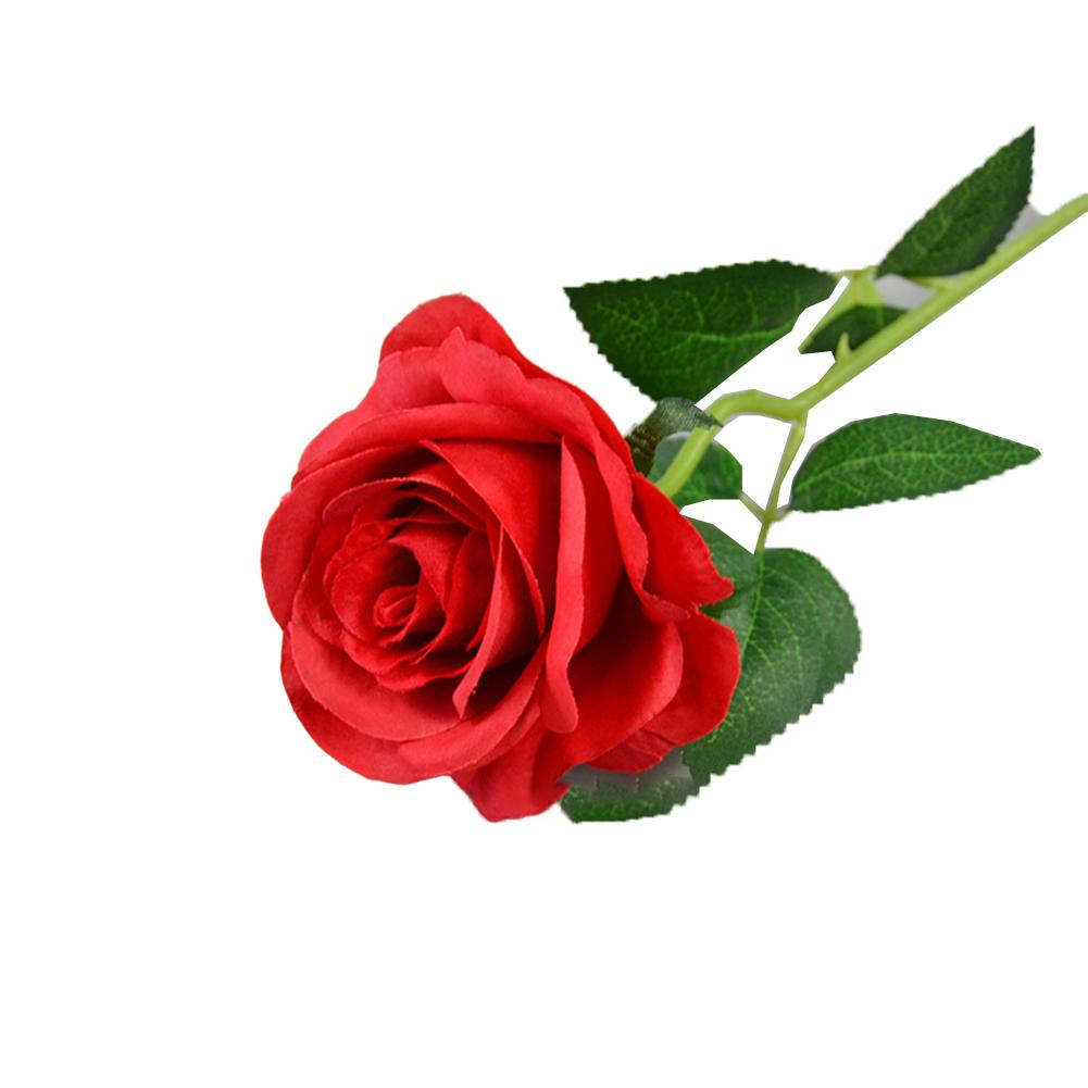 Экономичное и не требующее ухода украшение из роз для свадьбы