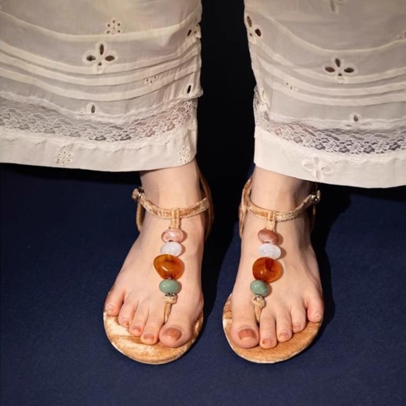 Босоножки на плоской подошве с ремешком на щиколотке, украшенные разноцветными бусинами, с перемычкой между пальцев, Т-образным ремешком, мелкой посадкой, женская модная обувь 2025, летняя отпускная