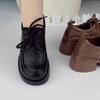 Женские туфли-одинарки 2025 новая модная универсальная шнуровка круглый носок толстый каблук черная плоская подошва низкий верх удобные туфли-одинарки