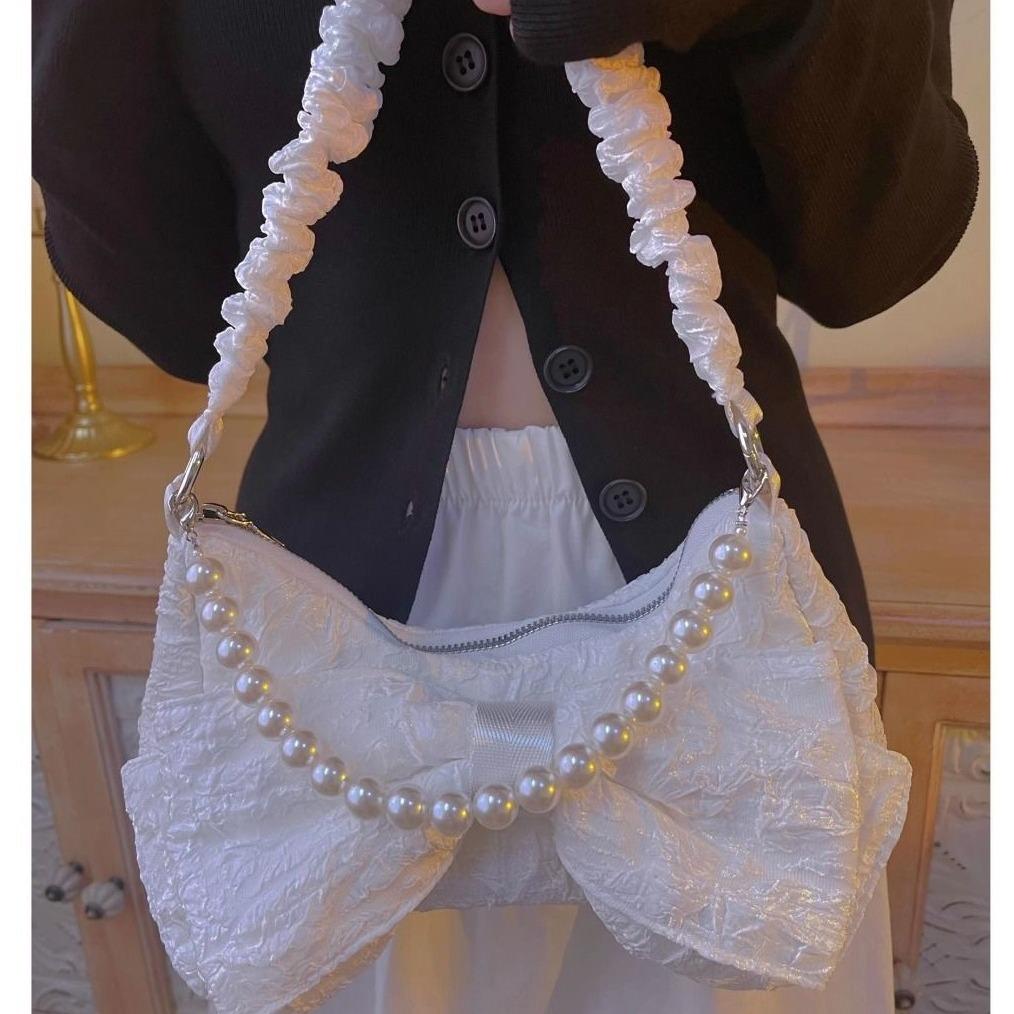 2024 Niche Pearl Chain Портативная сумка подмышкой Сложенная сумка через плечо Spice Girl Bow Сумка-палка